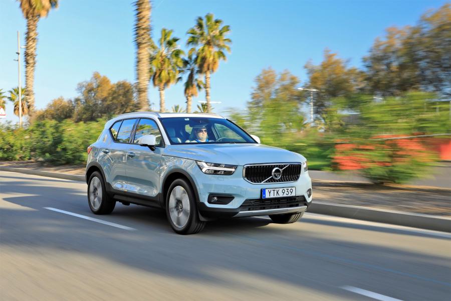  Volvo XC40 D4 Momentum 2017 года  (WW) (фото 22 из 45)